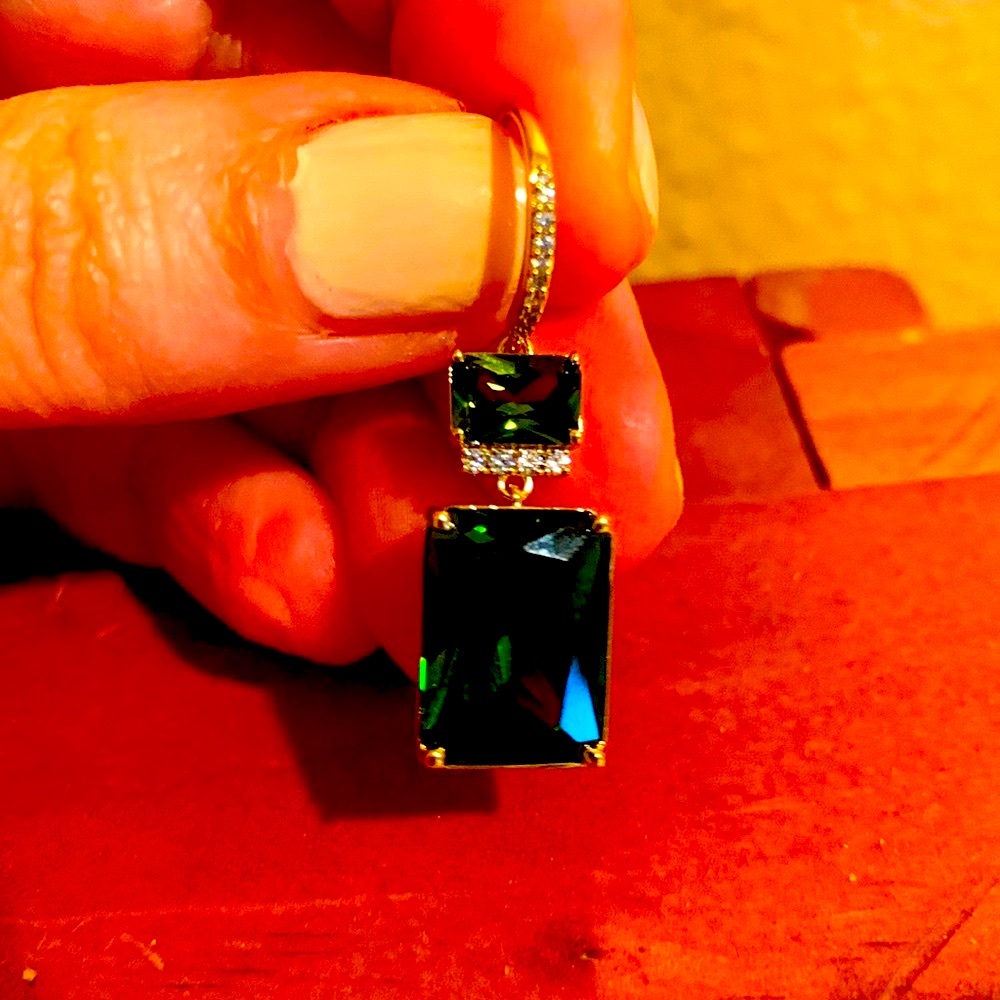 Limited Gorgeous Brand new from 🇫🇷 rare green earrings with crystals. Must have! - Picture 7 of 16